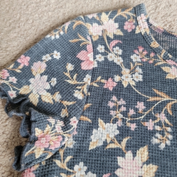 2/$20 American Eagle Short Sleeve Top S - Picture 2 of 8